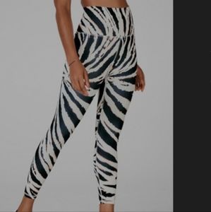 Fabletics zebra print powerhold leggins sz large